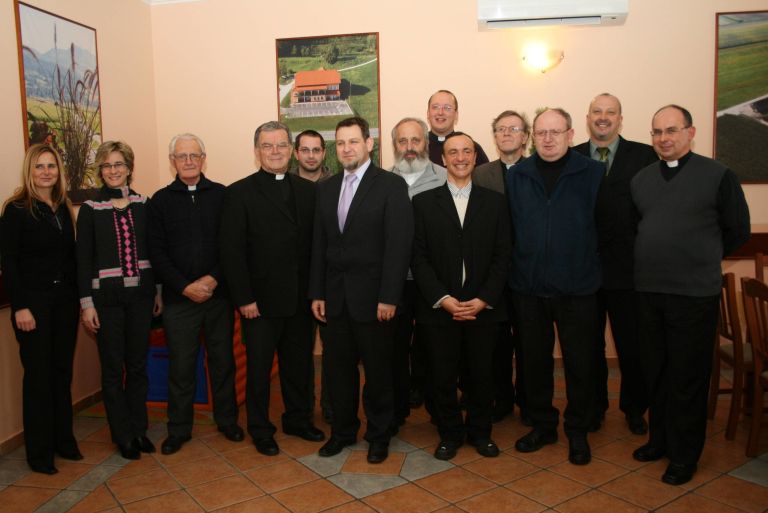 duhovniki_z_zupanom_in_sodelavci.jpg