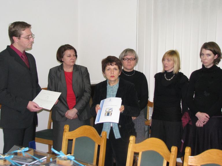 zupan_sprejel_clane_projjektne_skupine_gimnazije_koce_14_feb_2011.jpg