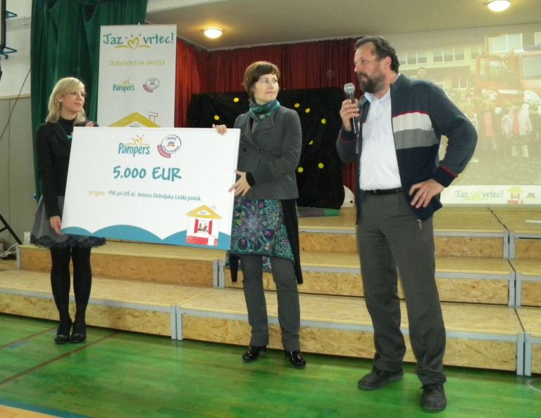 donacija_vrtcu_loski_potok_1_marec_2011.jpg