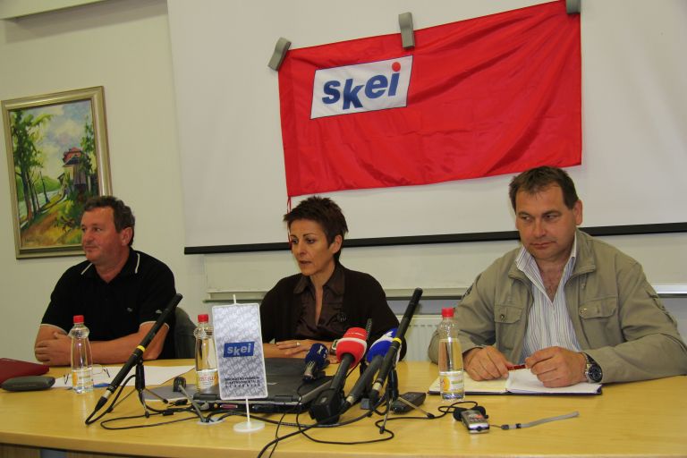 na_tiskovni_konferenci.jpg