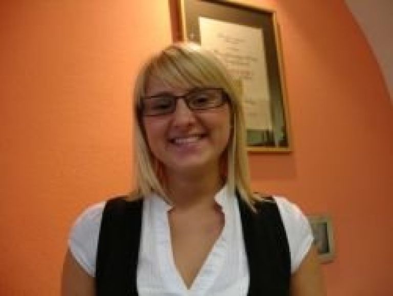 simona_zugelj__kraljica_metliske_crnine_2009.jpg