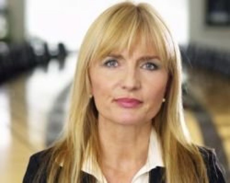 medved_elvira_leze.jpg