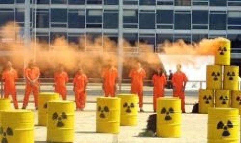 greenpeace_protestors_brasilia_brazil.jpg