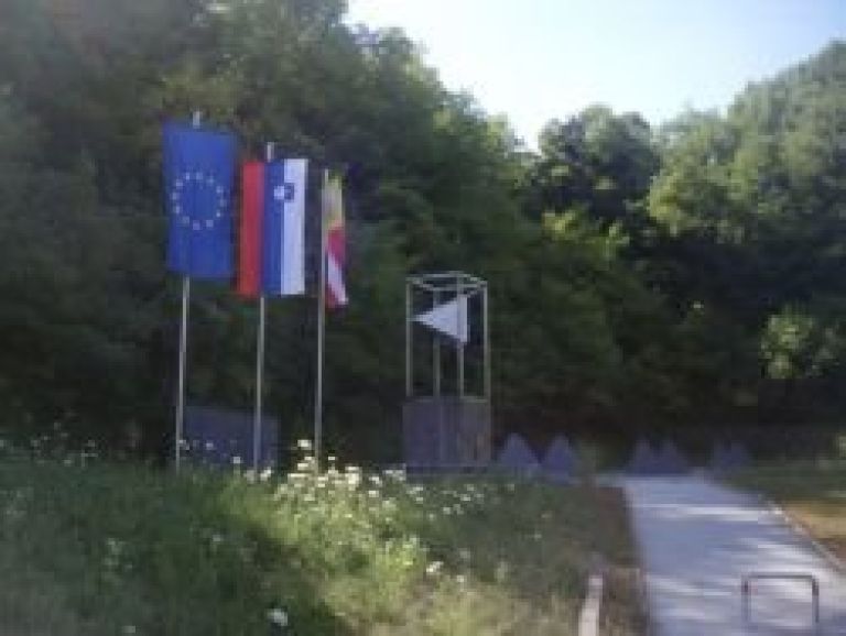 poganci_zastave.jpg