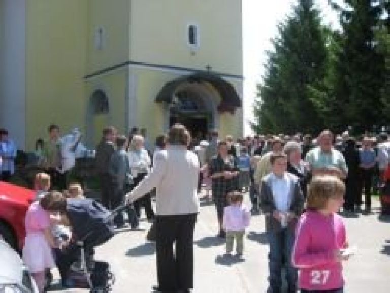 mnozica_pred_cerkvijoimg_1921.jpg