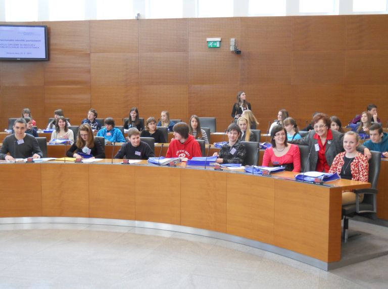 otroski_parlament.jpg