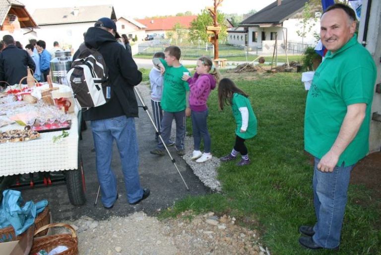 skovec_zasadil_lipo_ob_svetovnem_dnevu_zemlje001.jpg