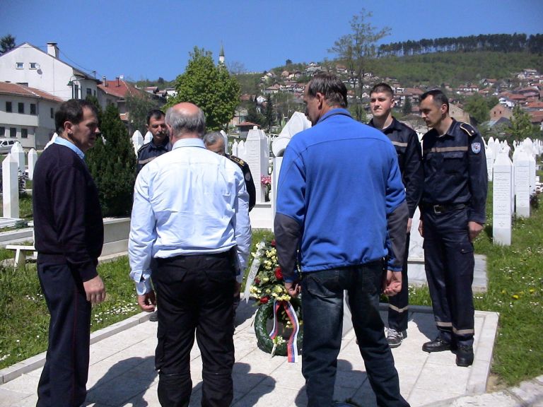 polaganje_venca_k_spomeniku_padlim_braniteljem_sarajeva.jpg