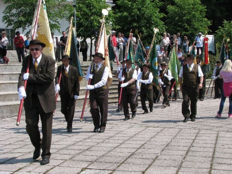 cebela44.jpg