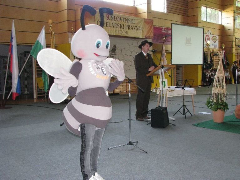 cebela80.jpg