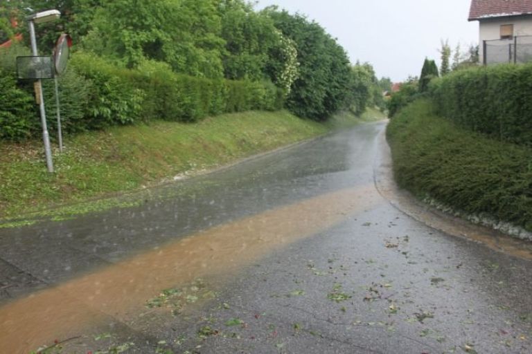 nevihta_voda.jpg