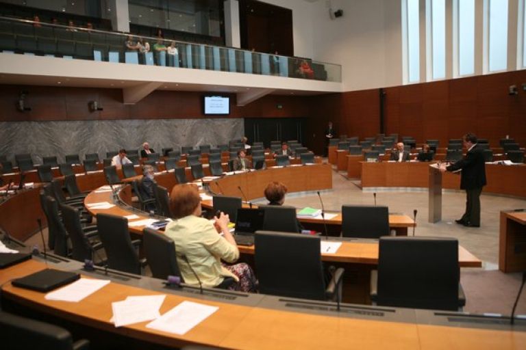 parlament.jpg