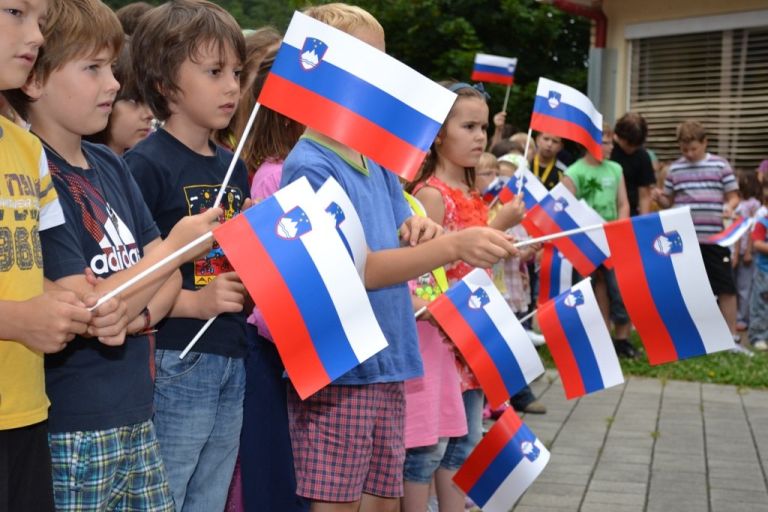 saditev_lipe___zastavice_2.jpg