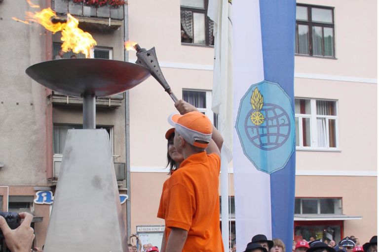 priziganje_olimpijskega_ognja_18_7_2011.jpg