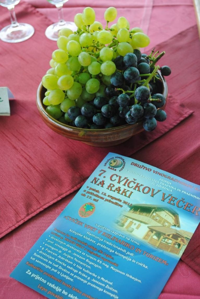 okrogla_miza__cvickov_vecer_001.jpg