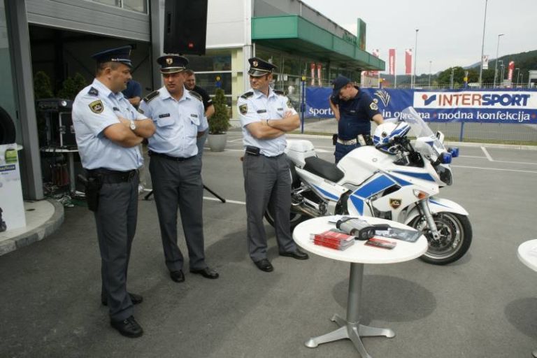 prikazovalnik_hitrosti_in_odsevniki001.jpg