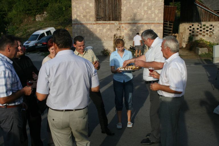 kaplja_vas_je_pogostila_goste.jpg
