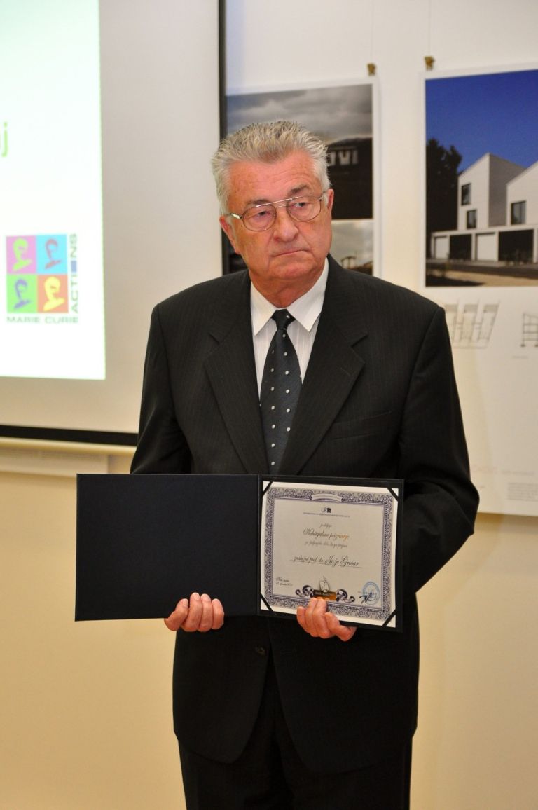 podelitev_nahtigalovih_priznanj____zasl_prof_dr__joz_e_gric_ar___dsc_0267.jpg