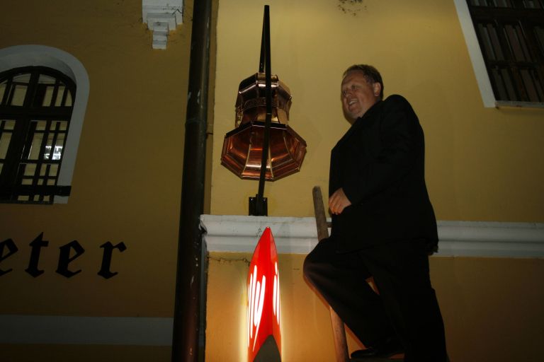 srecko_kunst_je_takoj_obesil__bakren_zvon.jpg