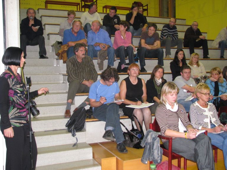 okrogla_miza_mladi_in_vandalizem_okt_2011.jpg