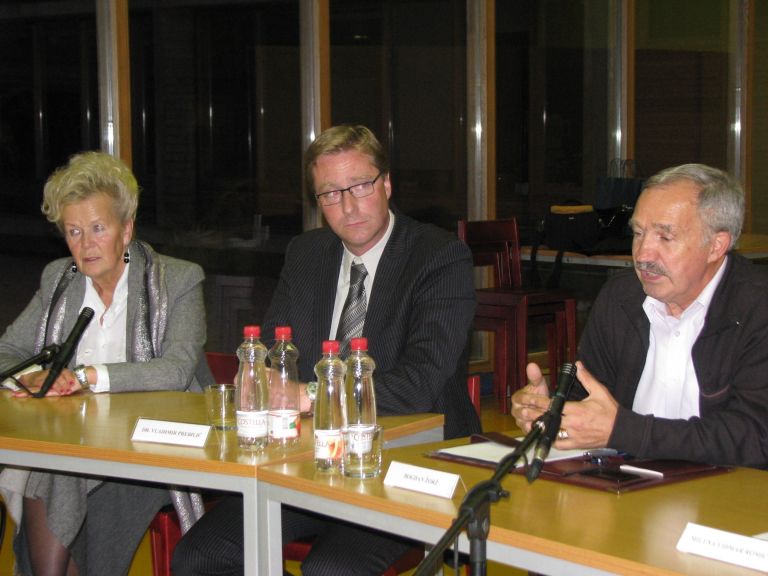 okrogla_miza_mladi_in_vandalizem_zupan_angelca_zorz.jpg