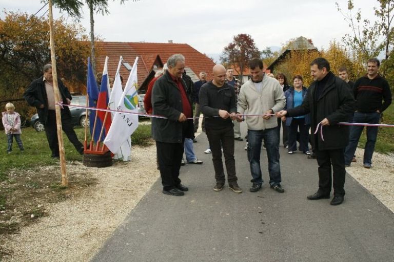 na_vozenku_so_se_razveselili_asfalta.jpg