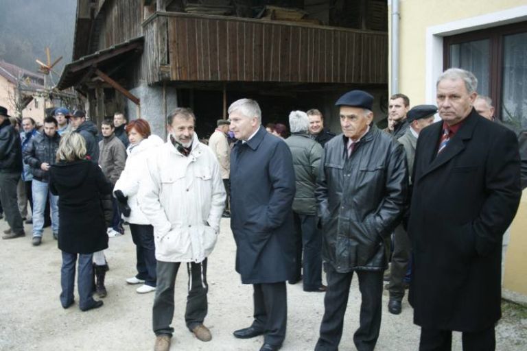 log_bogatej__i_ne_le_za_novo_kanalizacijo001.jpg