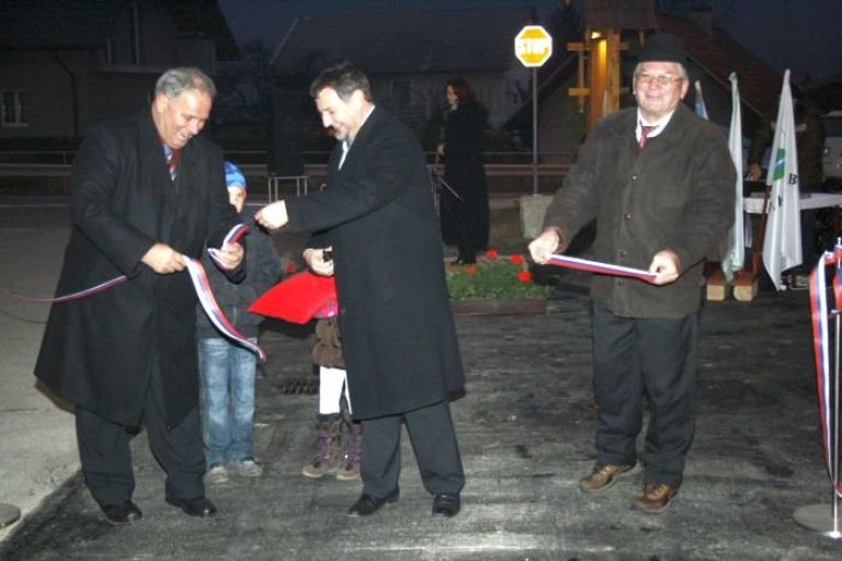 log_je_sinoci_obelezil_septembra_zakljuceno_investicijo.jpg