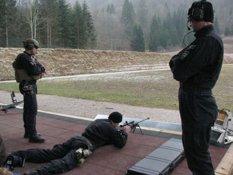 strelisce_streljanje_na_otvoritv_jan_2012.jpg