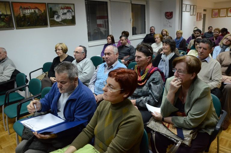 predavanju__o_civilizaciji_na_razpotju_so_obiskovalci_pozorno_prisluhnili_.jpg