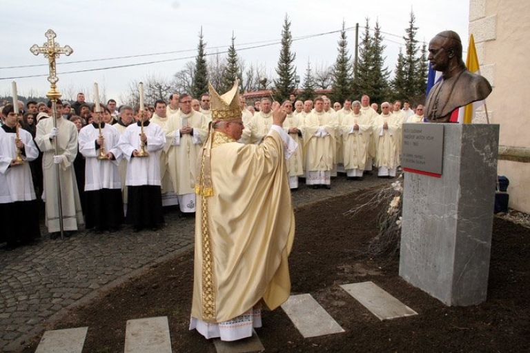 spominska_masa_za_skofa_vovka_20.jpg