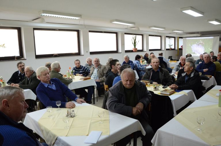dobra_polovica____45___lanov_od_skupnega___tevila___lanstva___d_sevnica_se_je_udele__ila_sobotn...