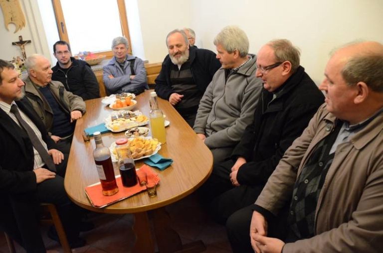 srecanje_duhovnikov_in_sevniskega_zupana_2012_v_trziscu001.jpg