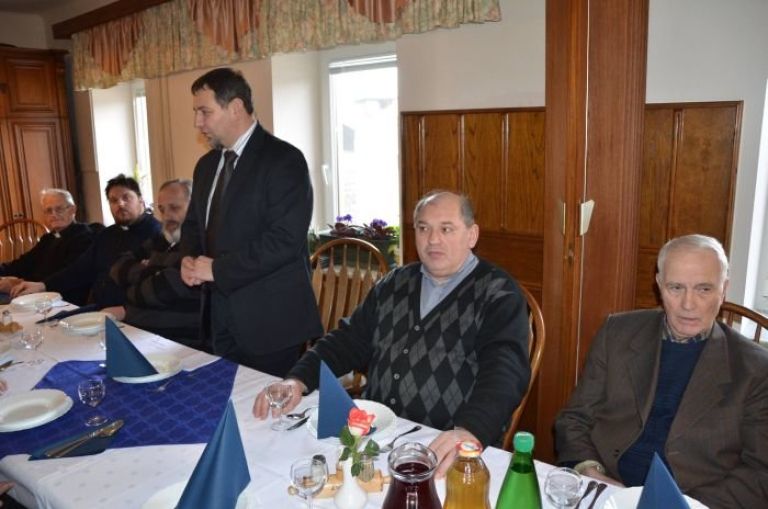 med_nagovorom__upana_sre_ka_ocvirka.jpg