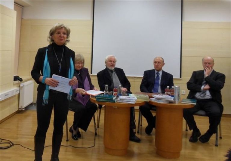 ve__er_je_organiziralo_dru__tvo_julija_v_sodelovanju_z_knji__nico_mirana_jarca.jpg