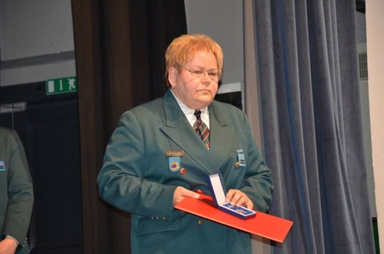 srebrni_znak_cz_je_prejela_tudi_dr__gabrijela_plesko_gorenc__clanica_staba_civilne_zascite_za_p...