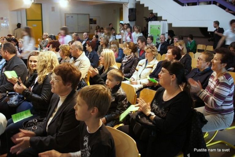 mladinska_revija_01.jpg