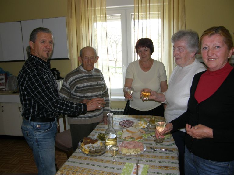 p4101075_000.jpg