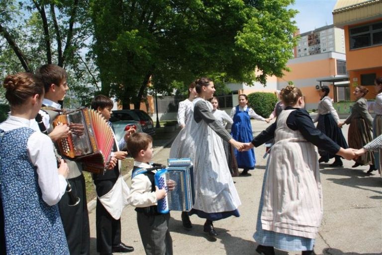naslovn_folklor.jpg