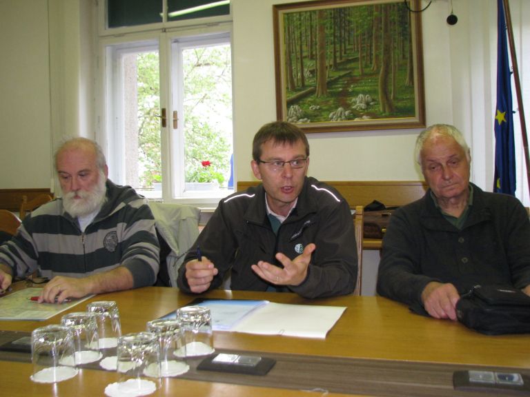 knjiga_pragozd_maj_2012.jpg