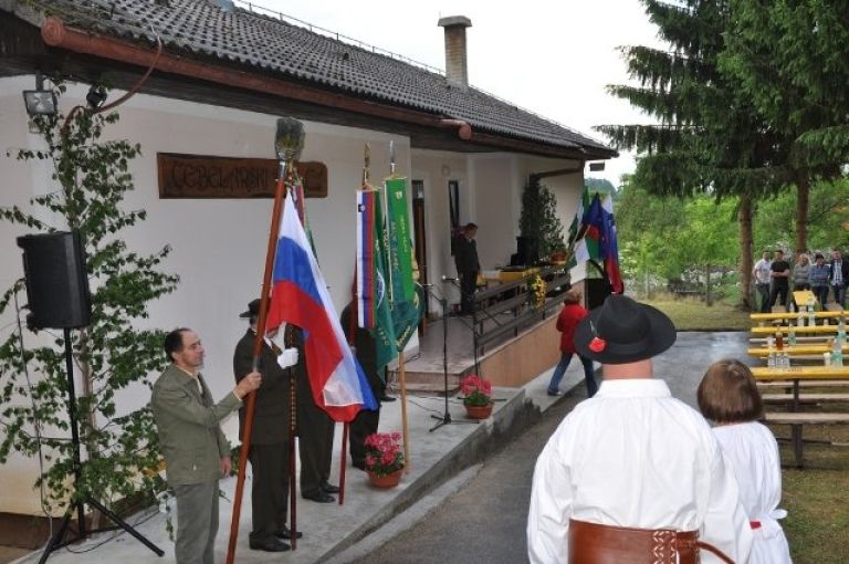 cebelarski_dom_na_otovcu_z.jpg