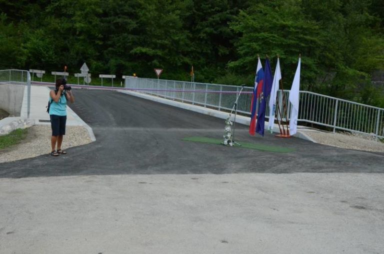 nov_most_cez_mirno_v_dolenjem_bostanju001.jpg