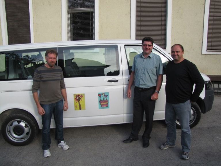 kombibus_za_prevoz_otrok_s_posebnimi_potrebami___upan_ivan_molan_z_voznikom_sandijem_bratani__e...