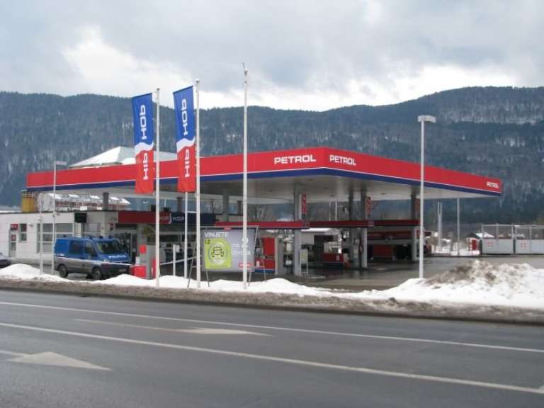 m_umorjen_na_bencinski_crpalki.jpg