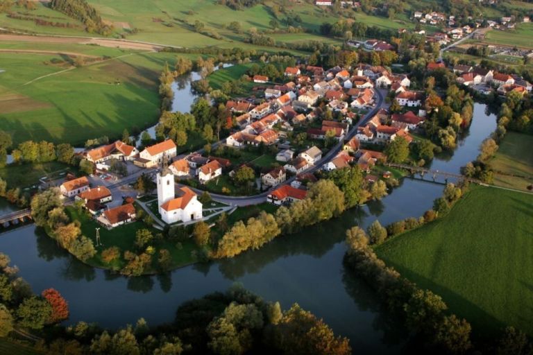 kostanjevica_na_krki___pogled___sz_foto_goran_rovan.jpg
