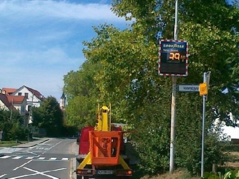 prikazovalnik_hitrosti_splet.jpg