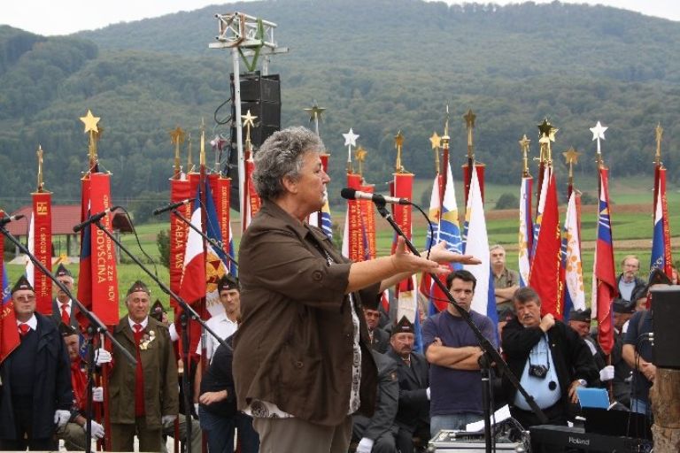 afz053.jpg