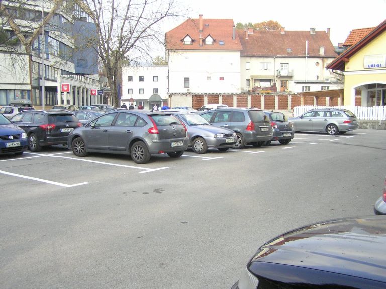 parkirisce_tzo__pri_banki__okt_2012.jpg