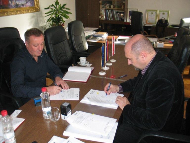 podpis_pogodbe_grad_010.jpg
