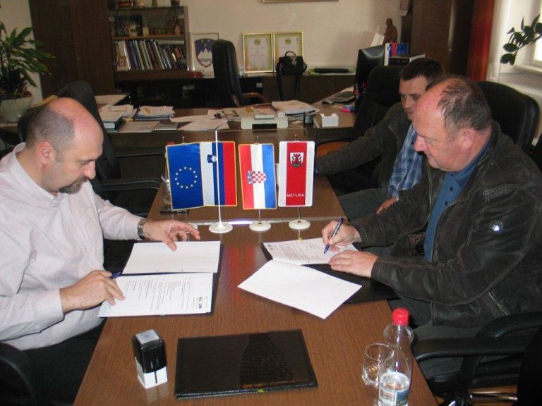 podpis_pogodbe_grad_014.jpg